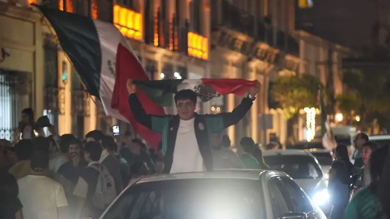 Afición duranguense celebra el triunfo de la Selección Mexicana en el Mundial 